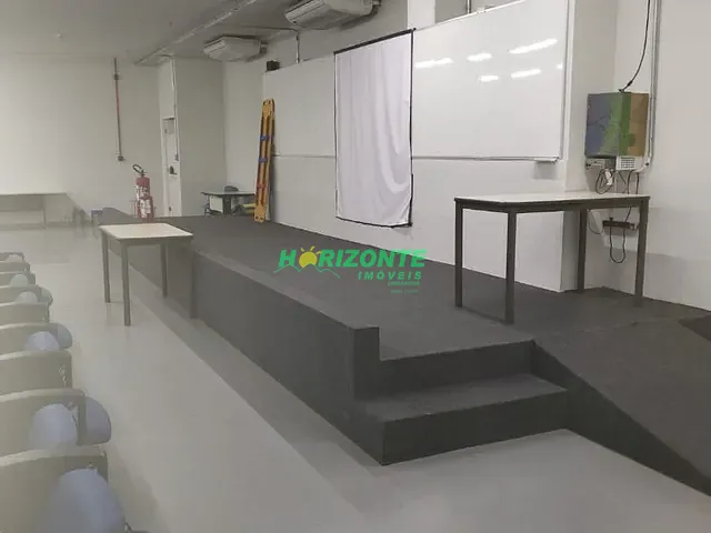 Galpão / Barracão com 5302m², para alugar, no bairro Jardim das Indústrias em São José dos Campos