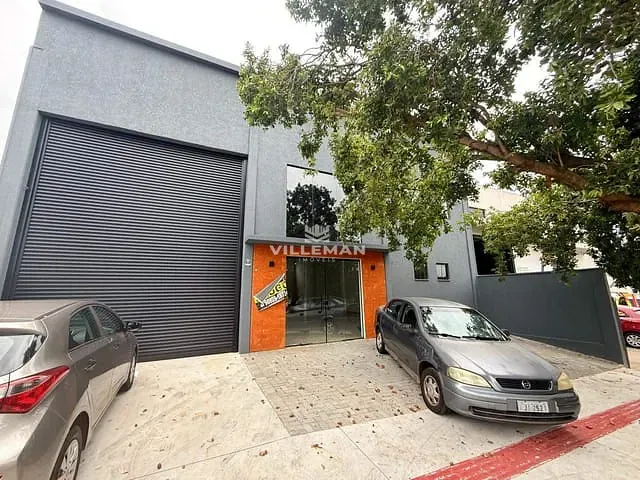 Galpão / Barracão com 348m², para alugar, no bairro Parque das Laranjeiras em Maringá