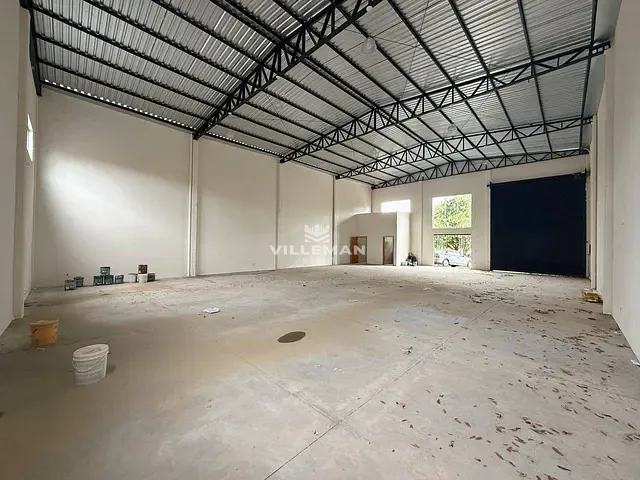 Galpão / Barracão com 348m², para alugar, no bairro Parque das Laranjeiras em Maringá