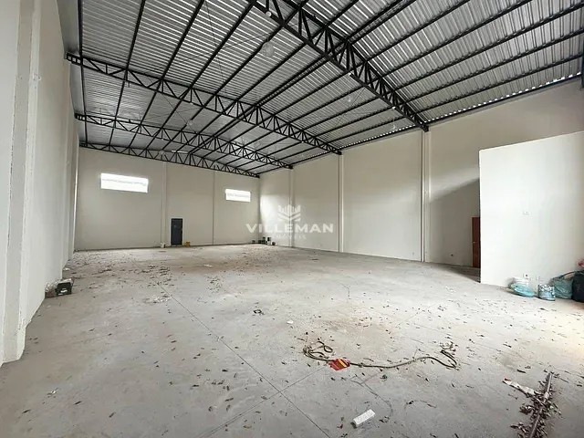Galpão / Barracão com 348m², para alugar, no bairro Parque das Laranjeiras em Maringá