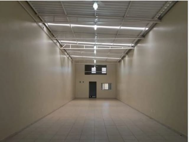 Foto do Galpão / Barracão - Galpão, 200 m² - venda por R$ 650.000,00 ou aluguel por R$ 5.110,00/mês - Jardim São Judas Tadeu - São José dos Campos/SP | INDEPENDENCE NEGOCIOS IMOBILIARIOS LTDA