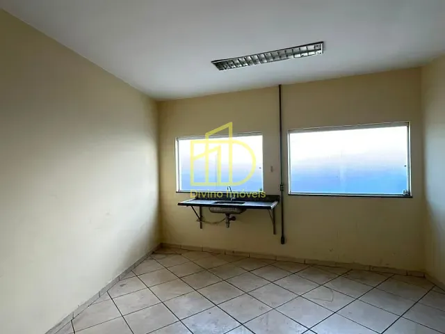 Galpão / Barracão à venda, no bairro Iporanga em Sorocaba