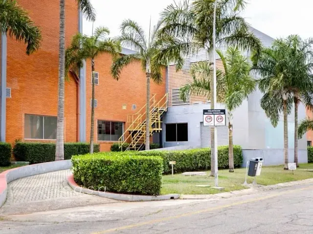 Galpão / Barracão com 7030m², para alugar, no bairro Chácaras Reunidas em São José dos Campos