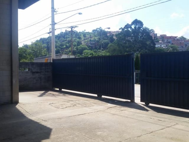 Galpão / Barracão com 2000m², para alugar, no bairro São Roberto (Jordanésia) em Cajamar