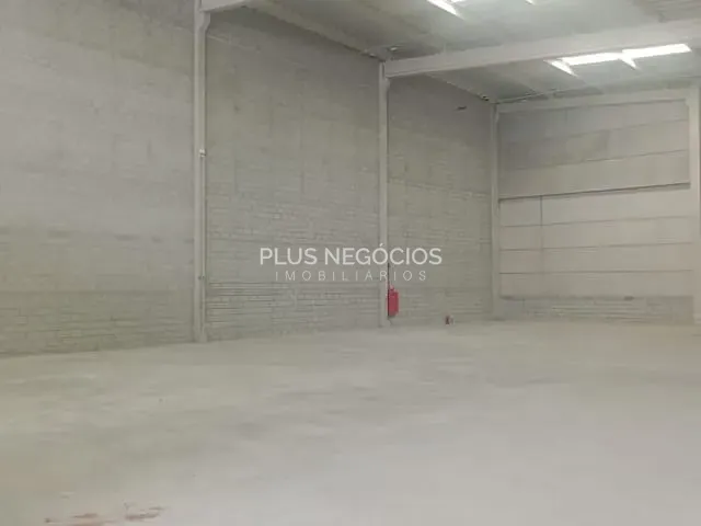 Galpão / Barracão com 1000m², para alugar, no bairro Jardim Ibiti do Paço em Sorocaba