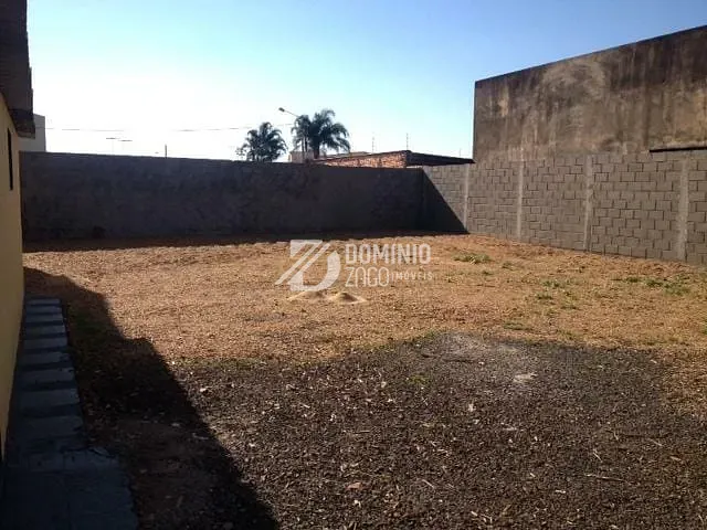 Galpão / Barracão com 900m², à venda ou para alugar, no bairro Vila São Cristóvão em Uberaba