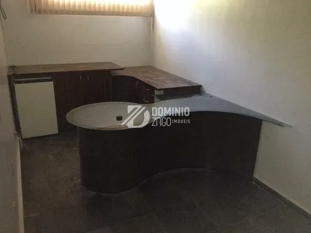 Galpão / Barracão com 900m², à venda ou para alugar, no bairro Vila São Cristóvão em Uberaba