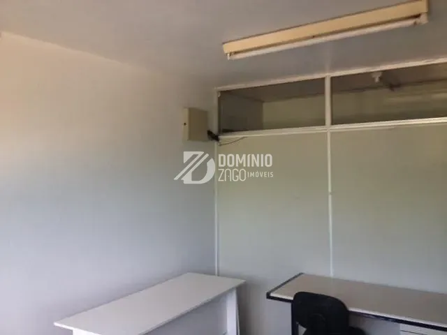 Galpão / Barracão com 900m², à venda ou para alugar, no bairro Vila São Cristóvão em Uberaba