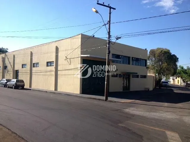 Galpão / Barracão com 900m², à venda ou para alugar, no bairro Vila São Cristóvão em Uberaba