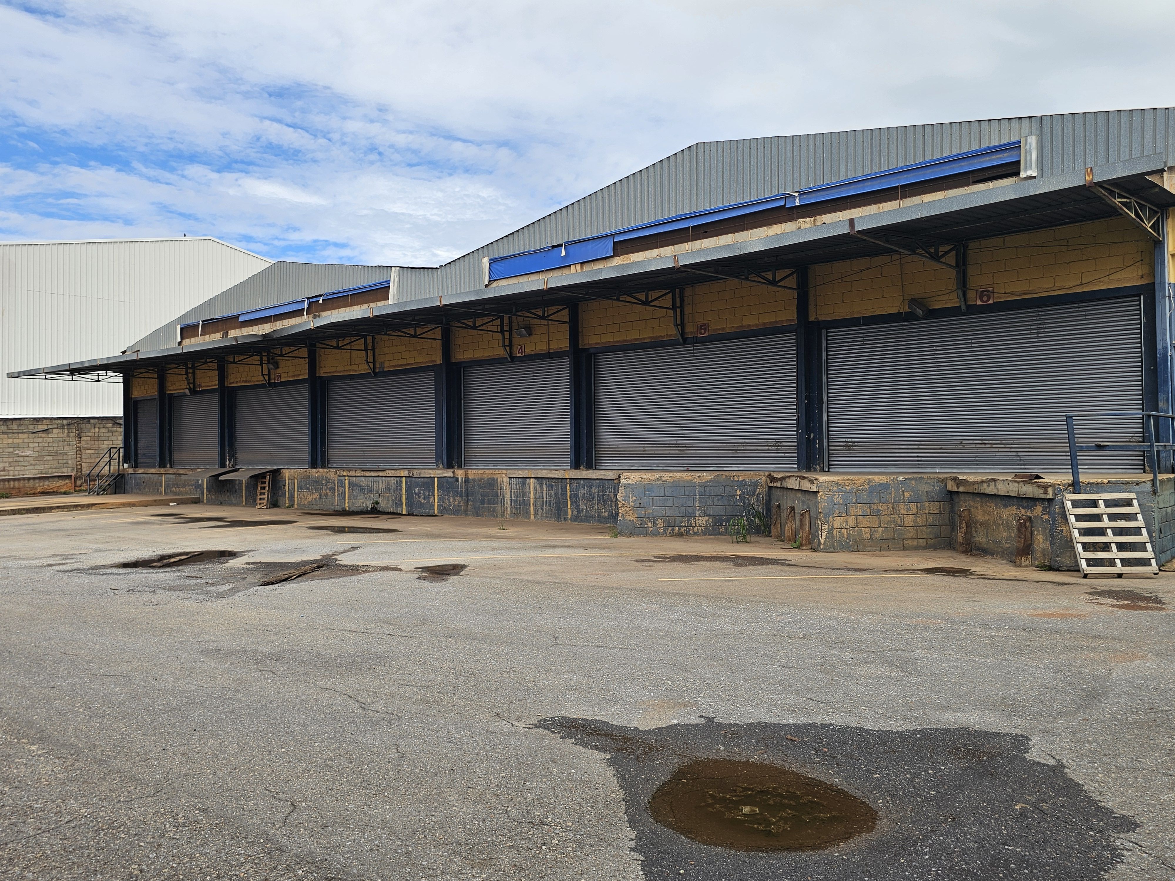 Depósito-Galpão, 2300 m² - Foto 1