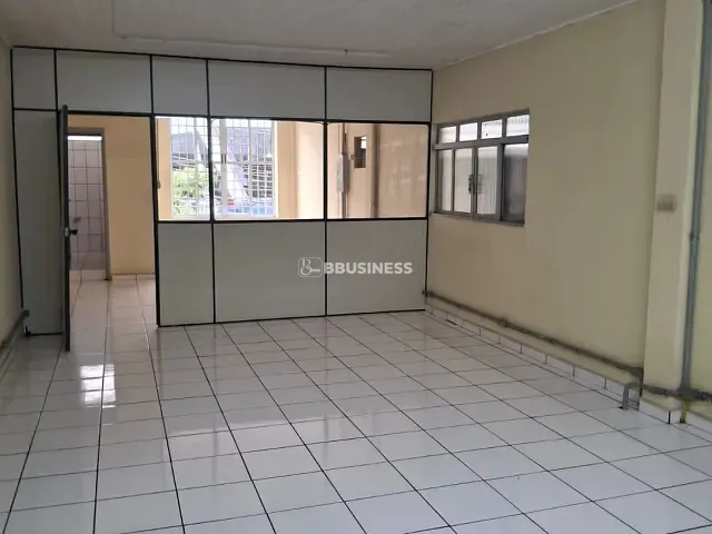 Galpão / Barracão à venda ou para alugar, no bairro Bom Retiro em São Paulo