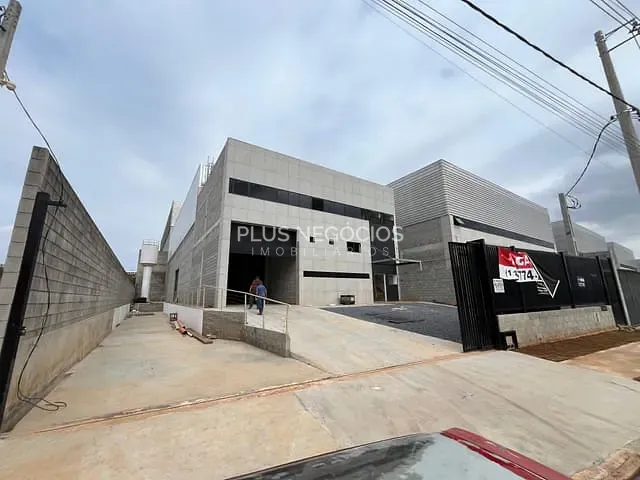 Galpão / Barracão com 1000m², para alugar, no bairro Jardim Ibiti do Paço em Sorocaba