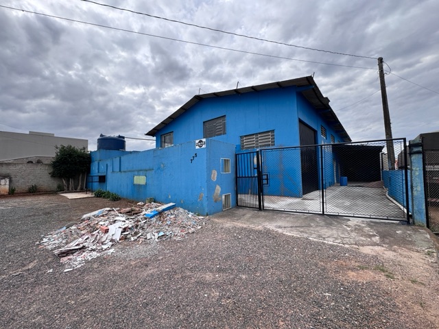 Depósito para Locação, 520m², 3 salas, 8 banheiros, Oficinas.