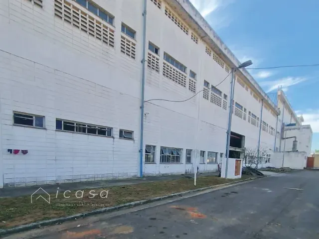 Galpão / Barracão com 330m², para alugar, no bairro Vila Galvão em Caçapava