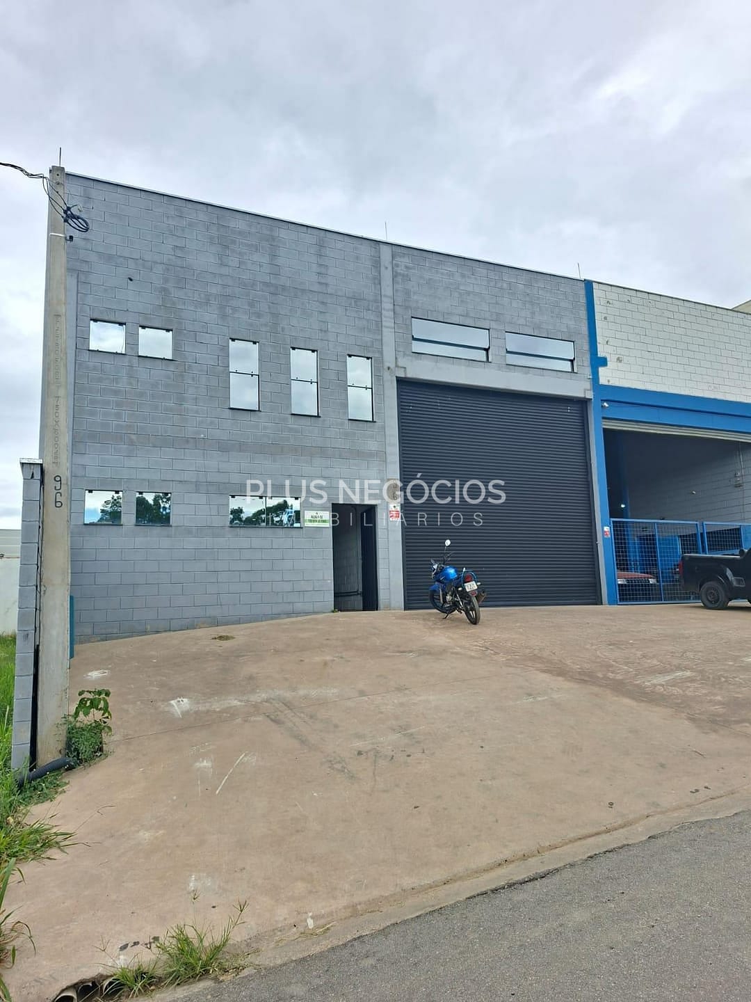 Depósito-Galpão, 330 m² - Foto 1