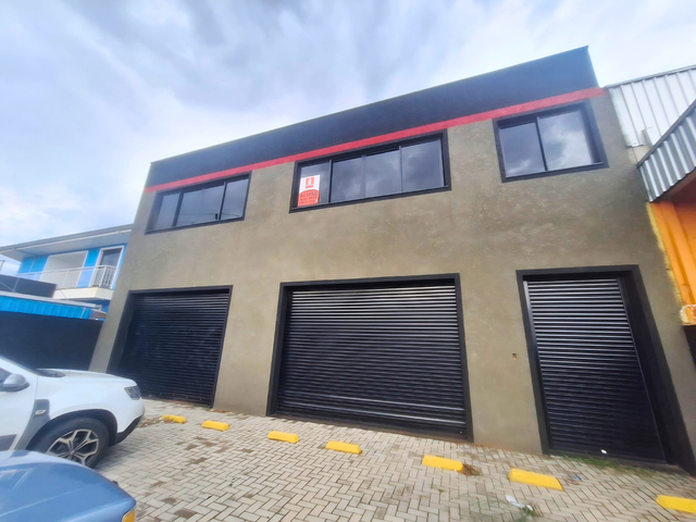 Galpão / Barracão para locação, 200 m², 4 vagas, 2 banheiros, Espaço Amplo - Cará-Cará, Ponta Grossa.