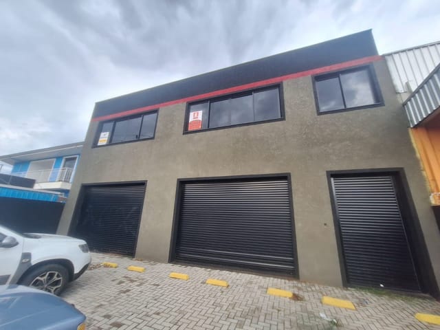 Galpão / Barracão para locação, 200 m², 2 banheiros, Cará-Cará,.