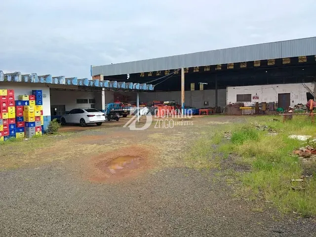 Galpão / Barracão com 2896m², para alugar, no bairro São Benedito em Uberaba