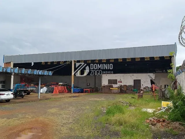 Galpão / Barracão com 2896m², para alugar, no bairro São Benedito em Uberaba