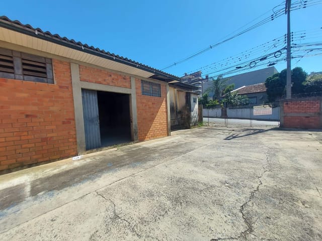 Galpão / Barracão para locação, 5 vagas de estacionamento, 400 m², Centro.