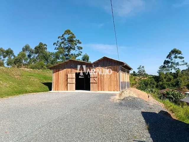 Galpão / Barracão com 500m², para alugar, no bairro Margem Esquerda em Ilhota