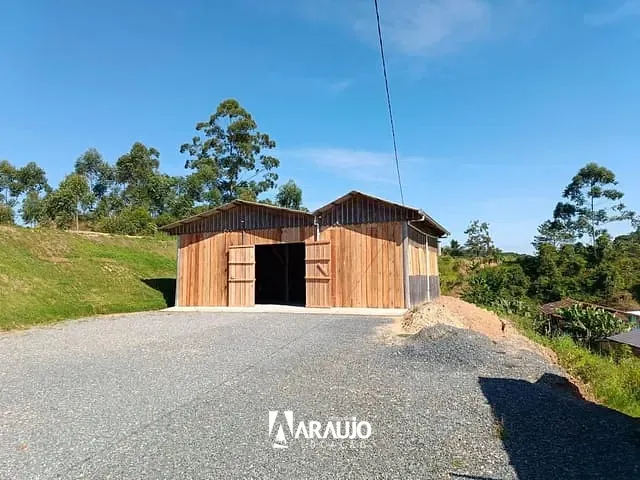 Galpão / Barracão com 500m², para alugar, no bairro Margem Esquerda em Ilhota