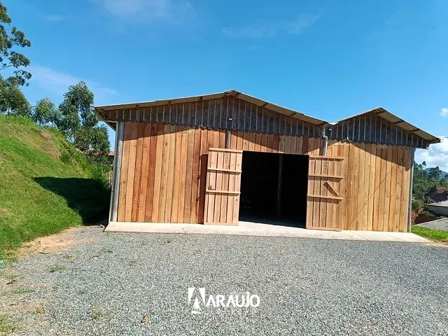 Galpão / Barracão com 500m², para alugar, no bairro Margem Esquerda em Ilhota