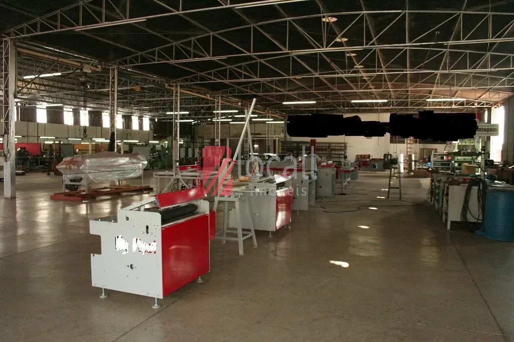 Galpão / Depósito / Armazém  à venda, 2330m² — foto 2 de 3