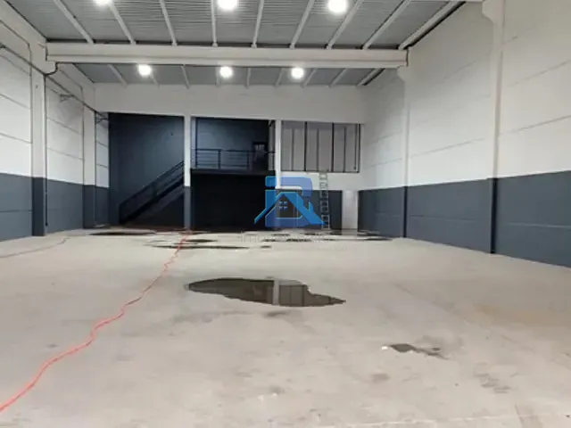 Galpão / Barracão com 650m², para alugar, no bairro Jardim Galetto em Itatiba