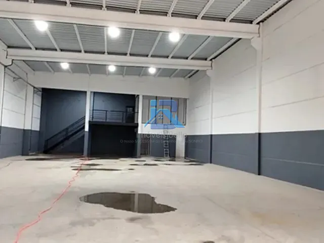 Galpão / Barracão com 650m², para alugar, no bairro Jardim Galetto em Itatiba