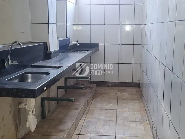 Galpão / Barracão com 114m², para alugar, no bairro Nossa Senhora da Abadia em Uberaba