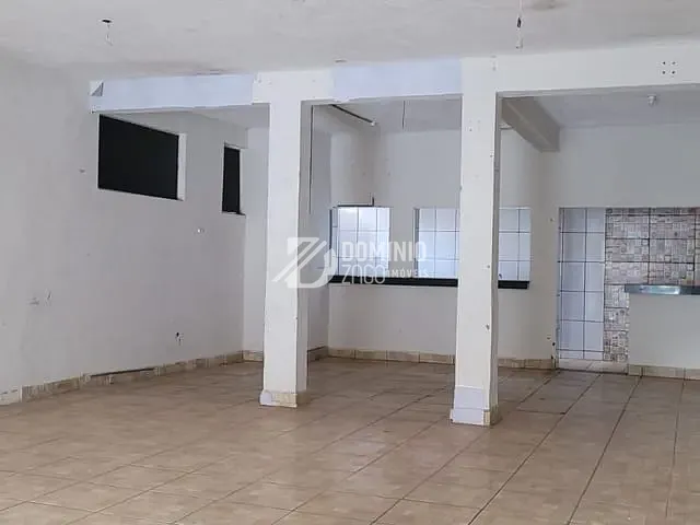 Galpão / Barracão com 114m², para alugar, no bairro Nossa Senhora da Abadia em Uberaba