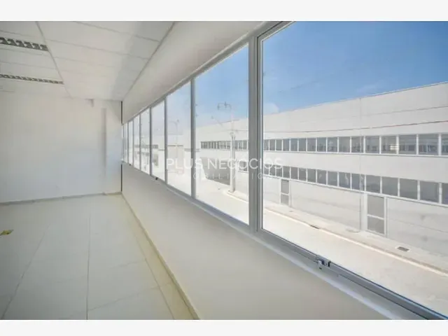 Galpão / Barracão com 840m², para alugar, no bairro Iporanga em Sorocaba