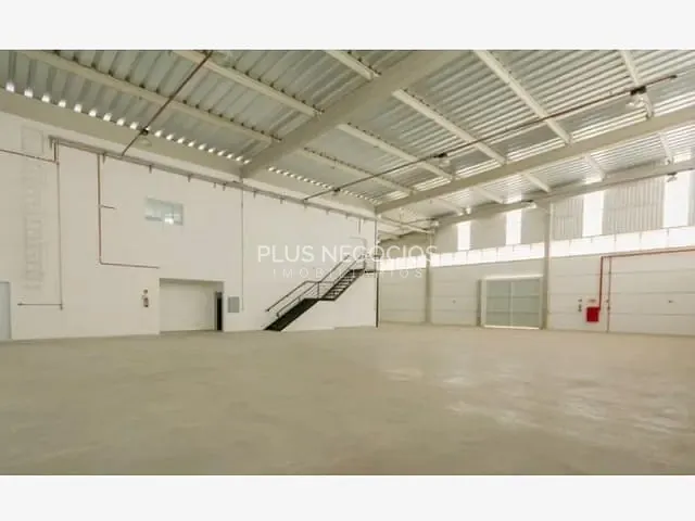 Galpão / Barracão com 840m², para alugar, no bairro Iporanga em Sorocaba