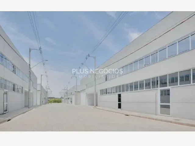 Galpão / Barracão com 840m², para alugar, no bairro Iporanga em Sorocaba