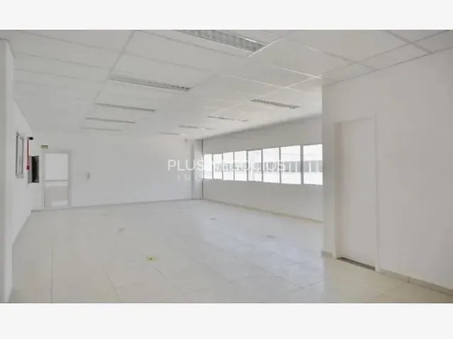 Galpão / Barracão com 840m², para alugar, no bairro Iporanga em Sorocaba