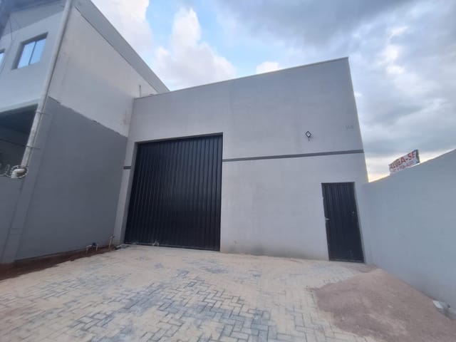 Galpão / Barracão para locação, Pé-direito Alto, 2 banheiros, Colônia Dona Luíza.