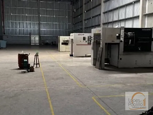 Galpão / Barracão com 2000m², à venda ou para alugar, no bairro Chácaras Maringá em Atibaia