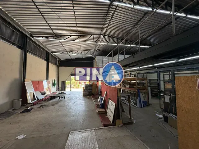 Galpão / Barracão com 450m², à venda, no bairro Jardim Helvécia em Aparecida de Goiânia