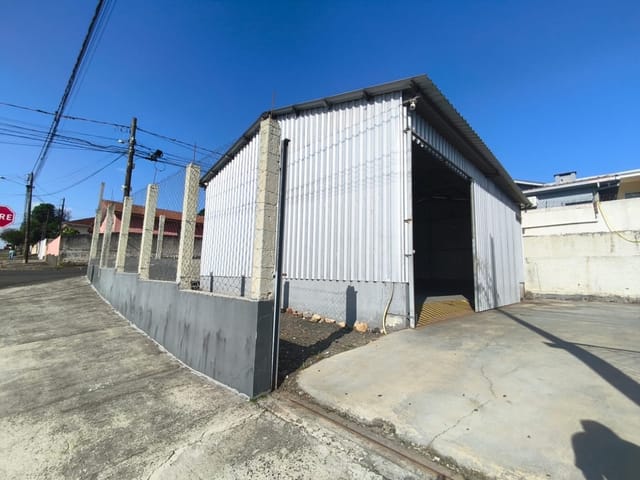 Galpão / Barracão para locação, 120 m², Espaço externo, 2 banheiros, Órfãs.