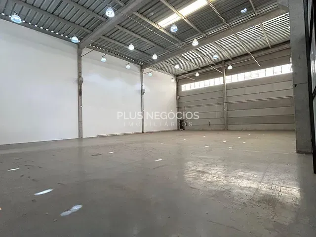 Galpão / Barracão com 1043m², para alugar, no bairro Éden em Sorocaba