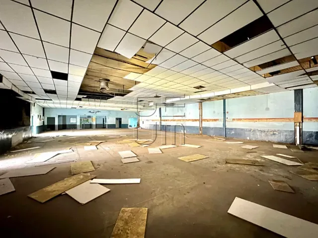 Galpão / Barracão com 1211m², para alugar, no bairro Vitória em Londrina