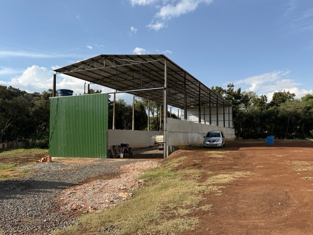 Barracão para locação, 420m², Escritório, 2 banheiros, Shangrilá, Contorno.