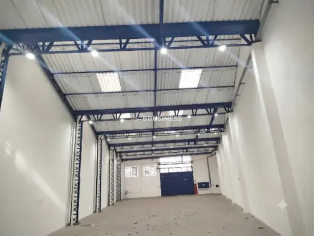 Galpão / Barracão à venda ou para alugar, no bairro Jardim Vila Galvão em Guarulhos