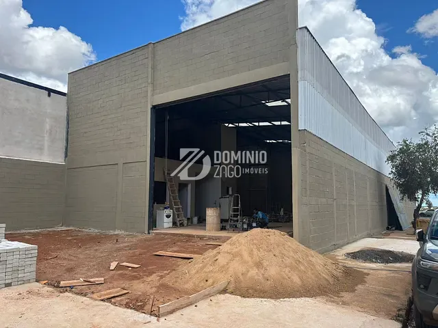 Galpão / Barracão com 360m², para alugar, no bairro Parque das Américas em Uberaba