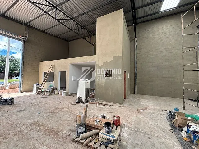 Galpão / Barracão com 360m², para alugar, no bairro Parque das Américas em Uberaba