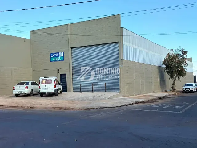 Galpão / Barracão com 360m², para alugar, no bairro Parque das Américas em Uberaba
