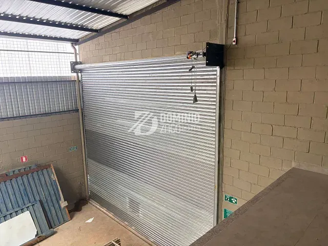 Galpão / Barracão com 360m², para alugar, no bairro Parque das Américas em Uberaba