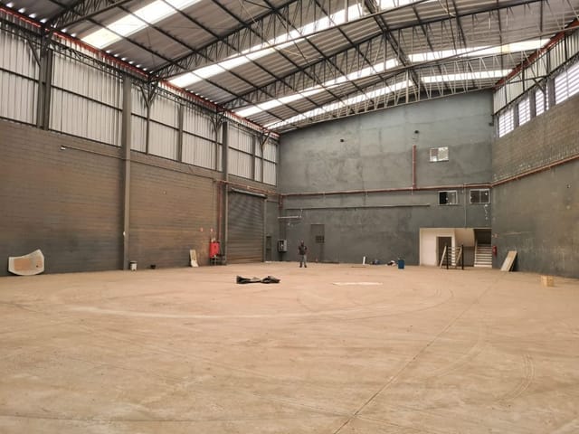Galpão / Barracão com 1517m², para alugar, no bairro Jardim Diva (Fazendinha) em Santana de Parnaíba