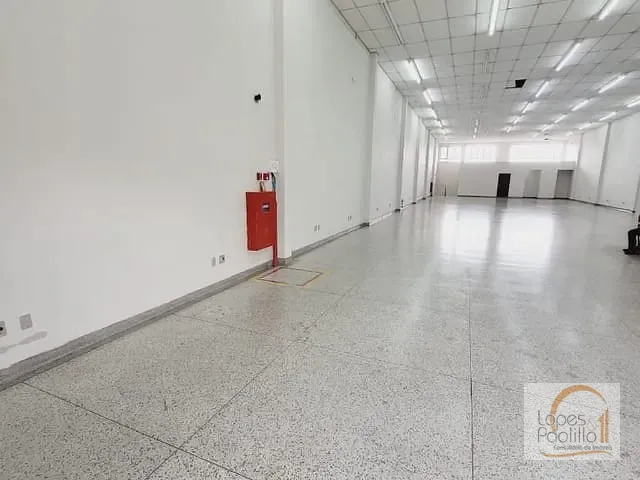 Galpão / Barracão com 720m², para alugar, no bairro Centro em Atibaia